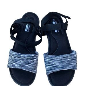 4/$20 Danskin now sandals